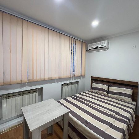 N1 Guest Hause Hotel Jerevan Buitenkant foto