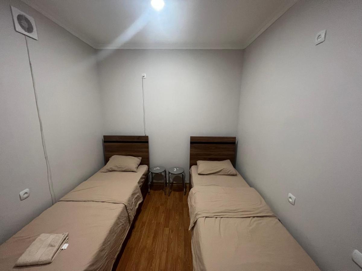 N1 Guest Hause Hotel Jerevan Buitenkant foto